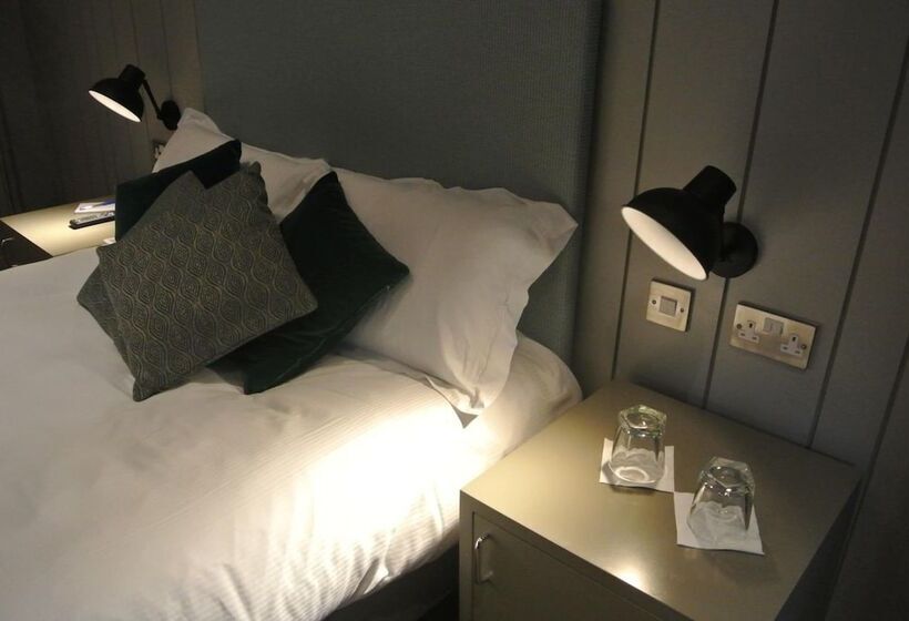 호스텔 The Crown Pub, Dining & Rooms