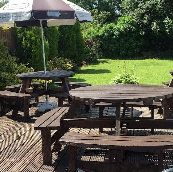 הוסטל The New Court Inn