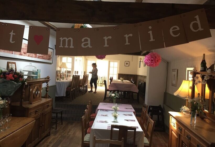 הוסטל The New Court Inn