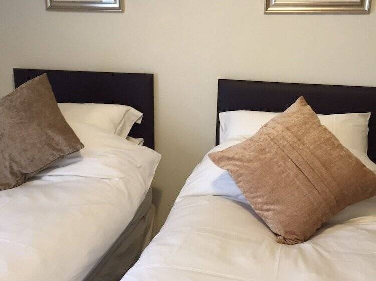 הוסטל The New Court Inn