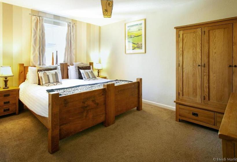 Общежитие The Old Hall Inn