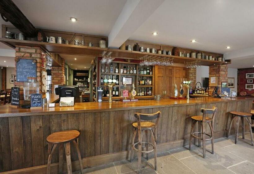 הוסטל The Plough Inn