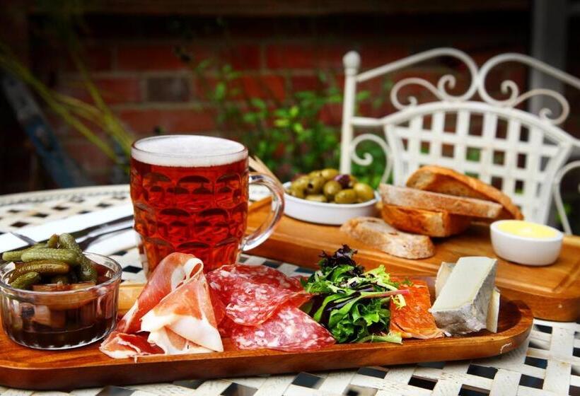 旅馆 The Plough Inn