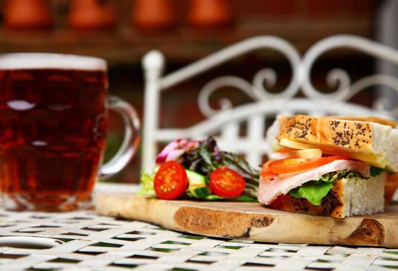 旅馆 The Plough Inn