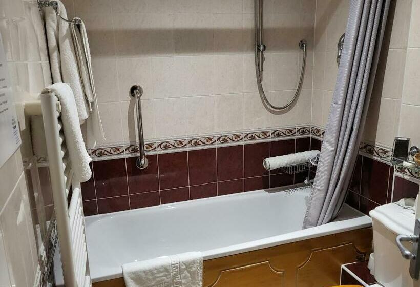 Общежитие The Royal Inn