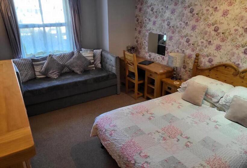 Общежитие The Royal Inn