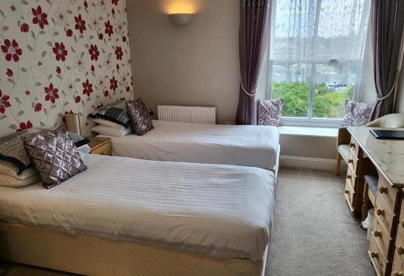 Общежитие The Royal Inn