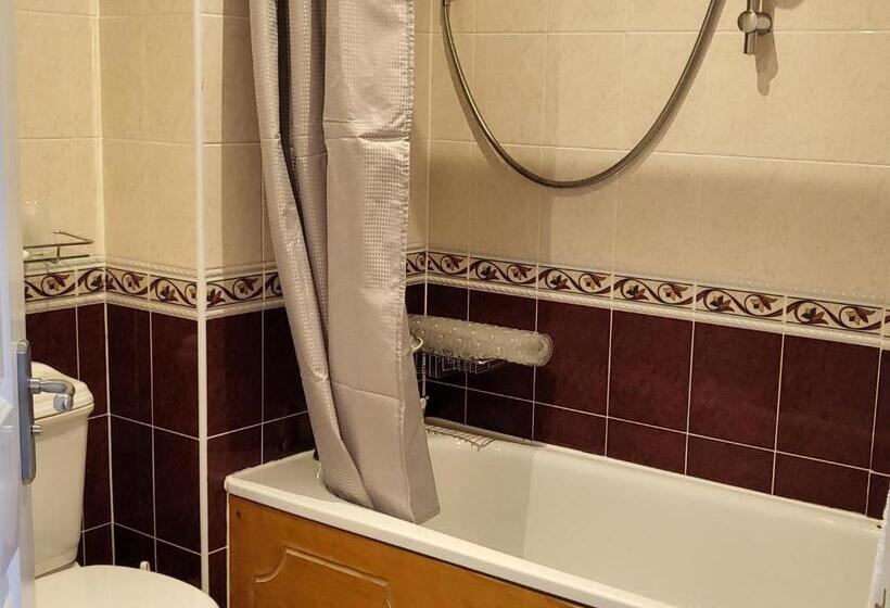 Общежитие The Royal Inn