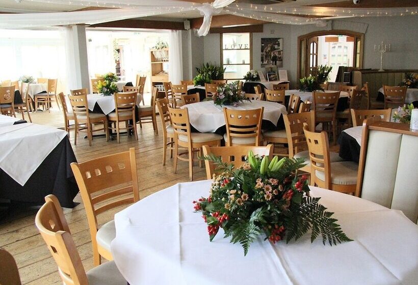 הוסטל The Watersedge, Canal Cottages