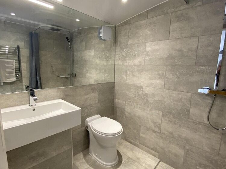 הוסטל The Watersedge, Canal Cottages