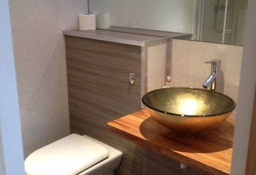 هاستل The Watersedge, Canal Cottages