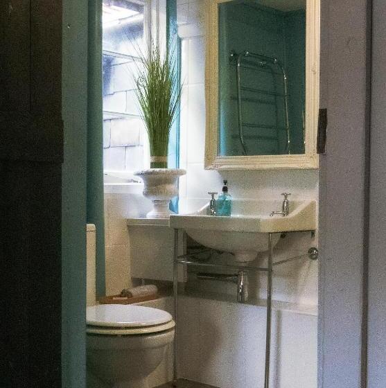 فندق صغير Ye Olde Smugglers Inne