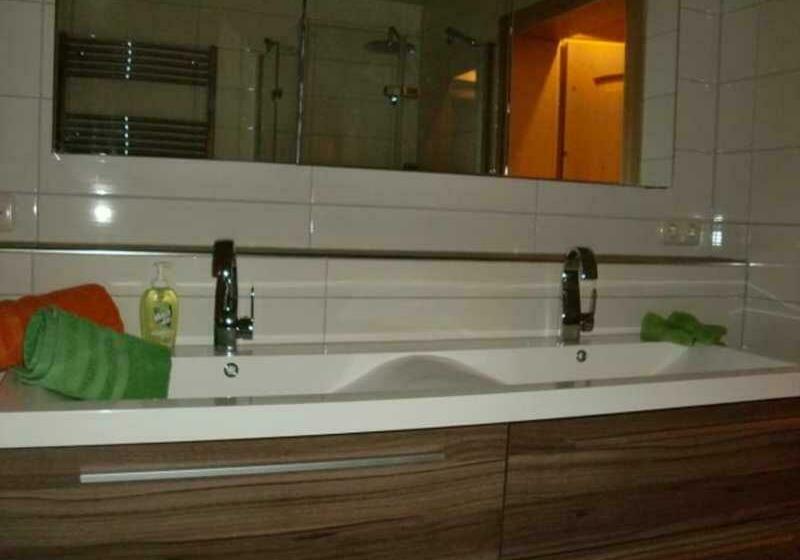 Отель Hutzenauerhof