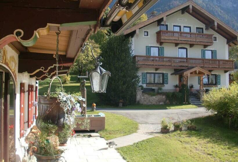 Отель Hutzenauerhof