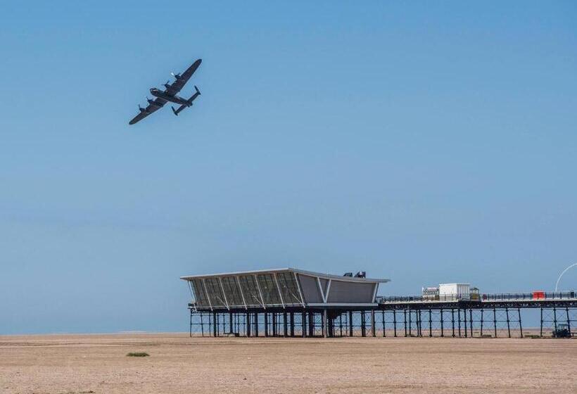 بنسيون Adelphi Guest House