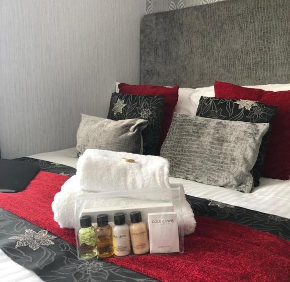 بنسيون Adelphi Guest House