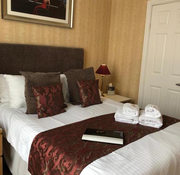 بنسيون Adelphi Guest House