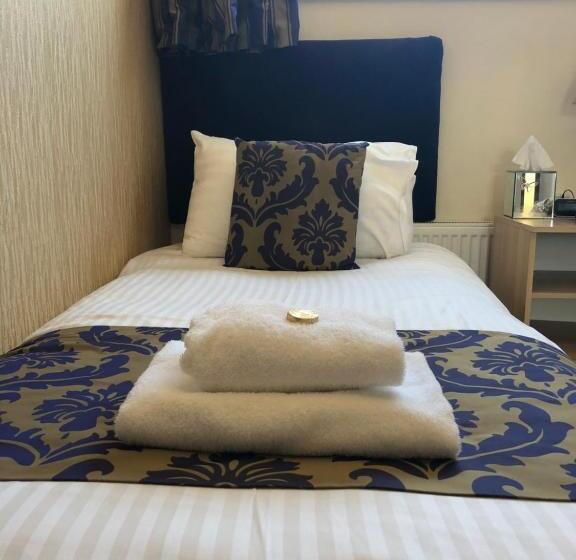 بنسيون Adelphi Guest House