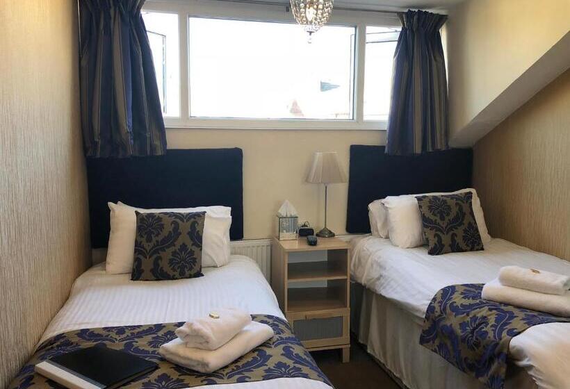 بنسيون Adelphi Guest House