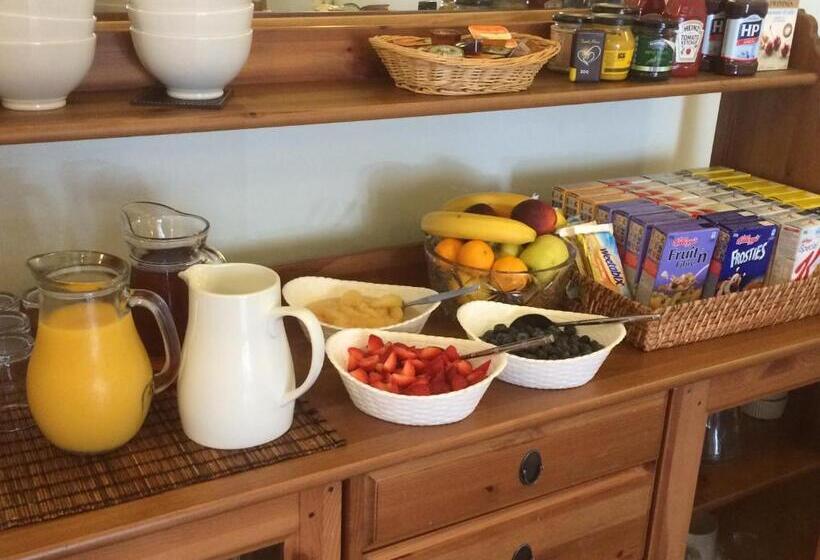 بنسيون Adelphi Guest House