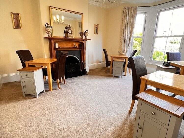 ペンション Alcuin Lodge