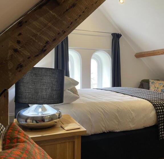 بنسيون Caemorgan Mansion