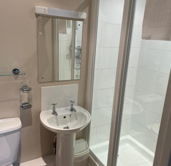 بنسيون Corncroft Guest House