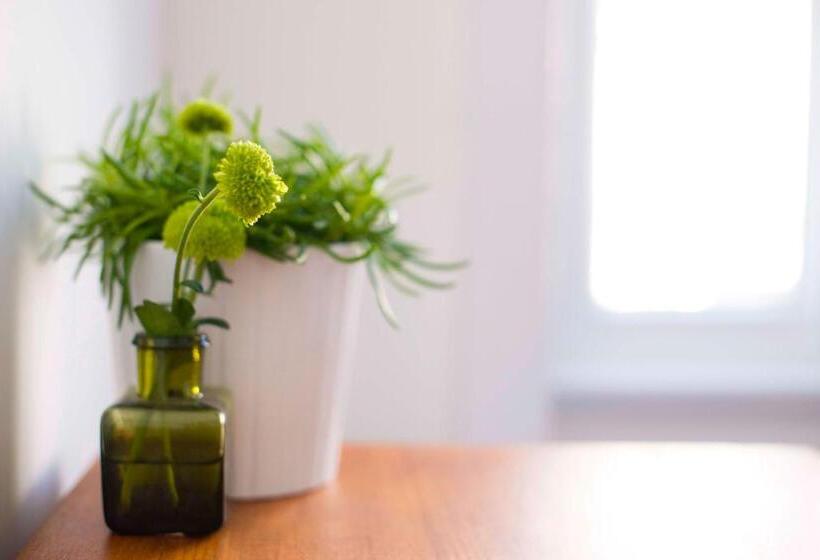 ペンション Dog And Whistle Pub