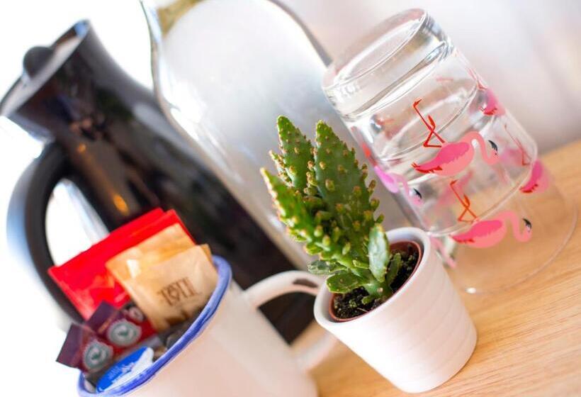 ペンション Dog And Whistle Pub