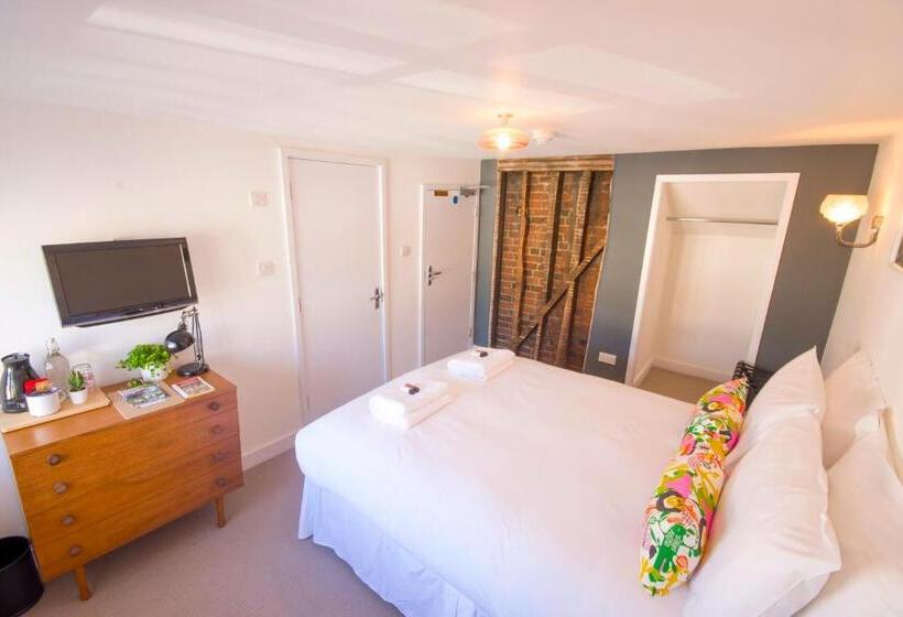 ペンション Dog And Whistle Pub