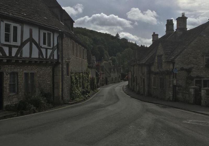 Пансион Great Ashley Farm Bed And Breakfast & Shepherds Huts