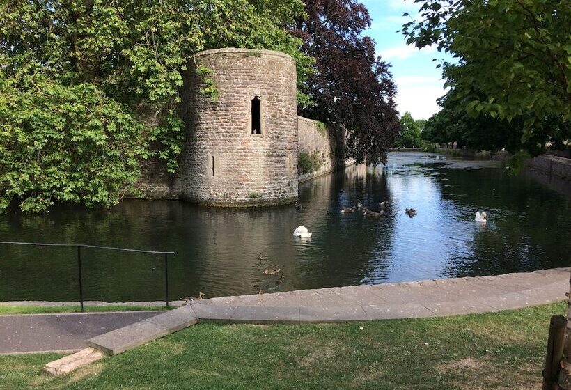 Пансион Great Ashley Farm Bed And Breakfast & Shepherds Huts