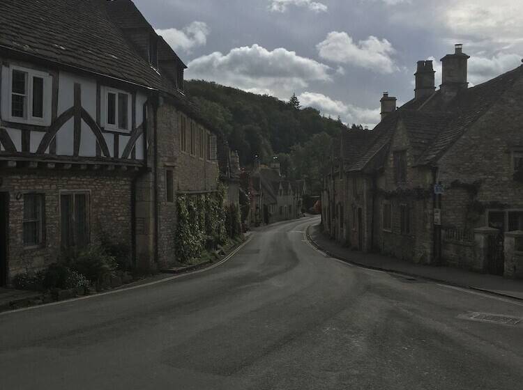 Пансион Great Ashley Farm Bed And Breakfast & Shepherds Huts