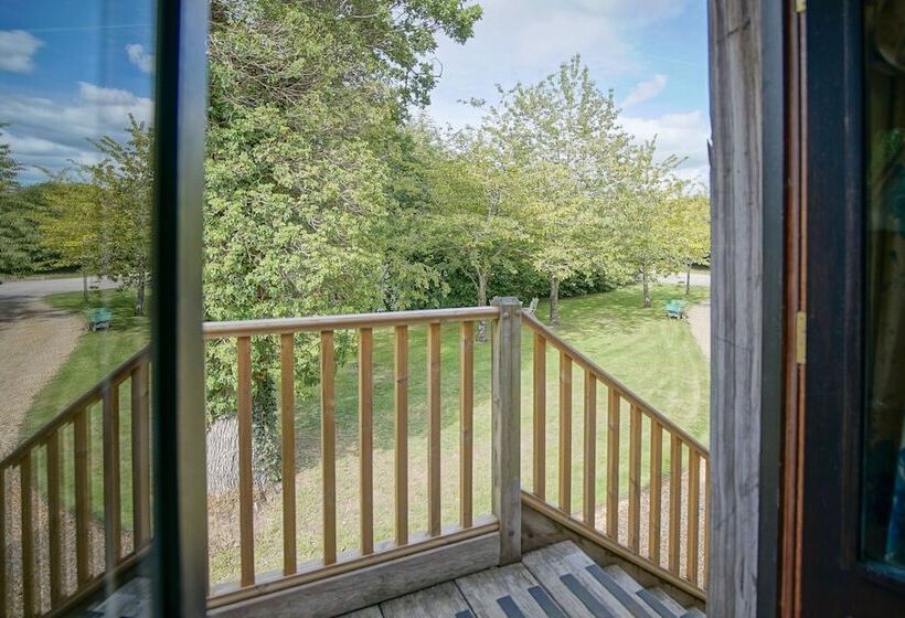 Пансион Great Ashley Farm Bed And Breakfast & Shepherds Huts