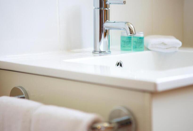 פנסיון Howdale