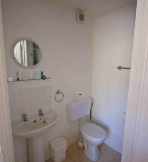 膳宿费 Lyndhurst House