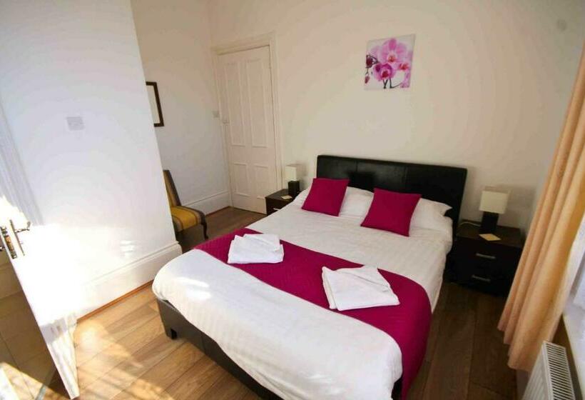 膳宿费 Lyndhurst House