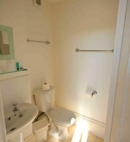 膳宿费 Lyndhurst House