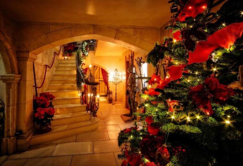 פנסיון Manor Court