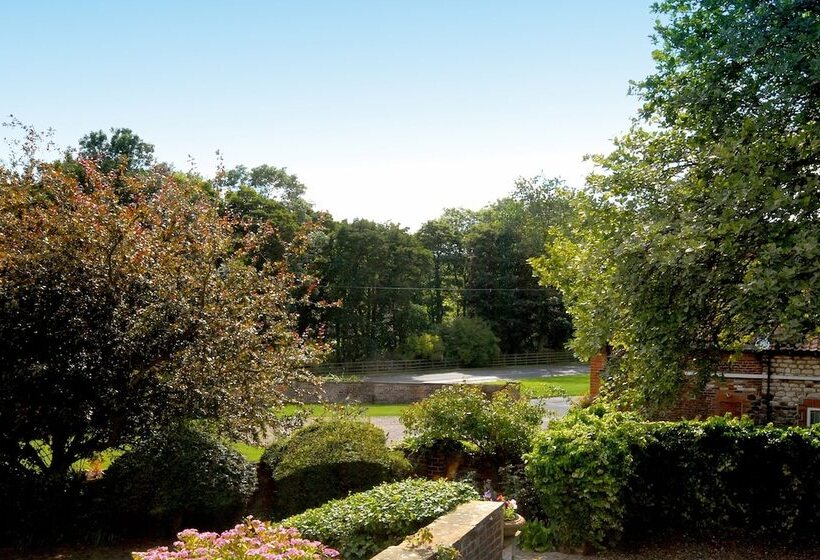 بنسيون Marton Grange Country House