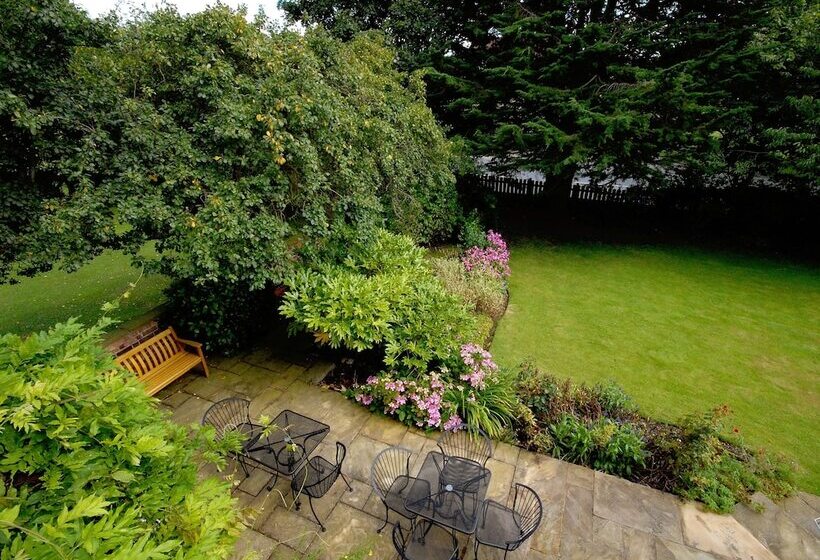 بنسيون Marton Grange Country House