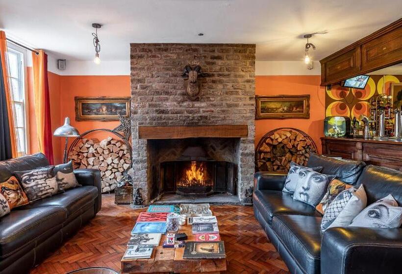 פנסיון Moonfleet Boutique