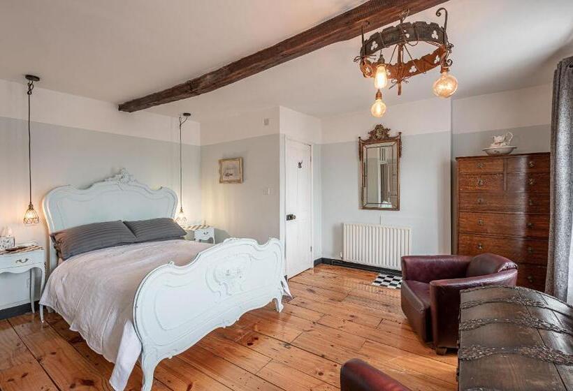 פנסיון Moonfleet Boutique