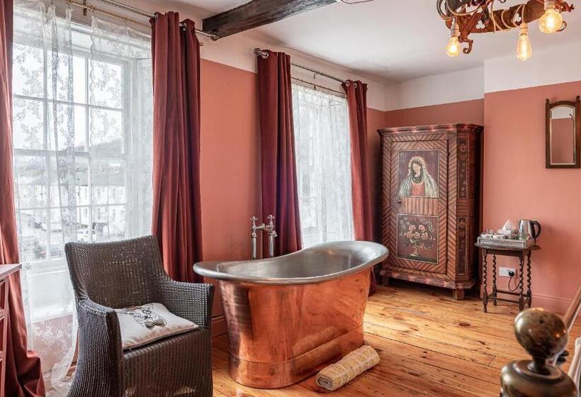 פנסיון Moonfleet Boutique