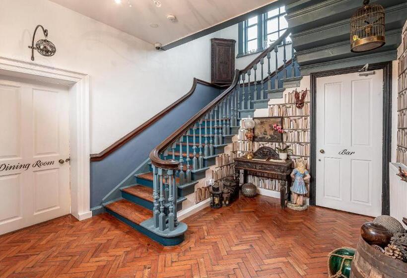 פנסיון Moonfleet Boutique