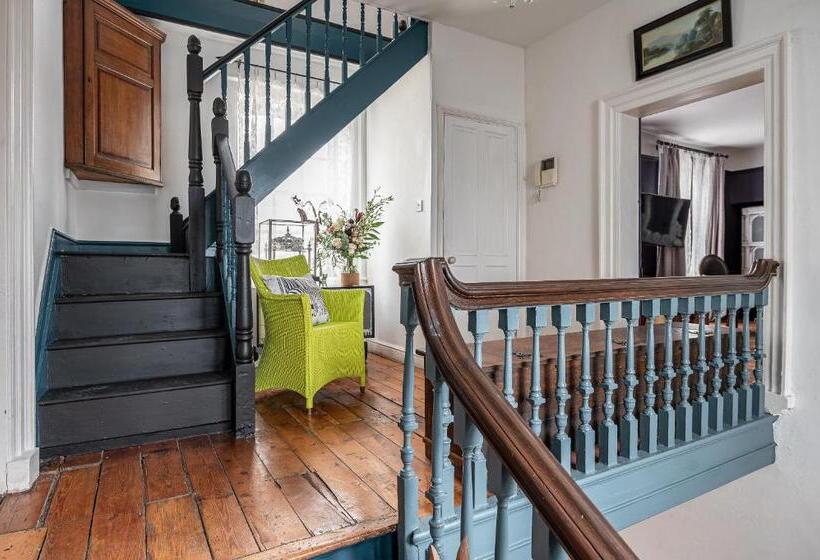 פנסיון Moonfleet Boutique