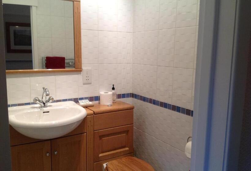 פנסיון Moraydale Guest House