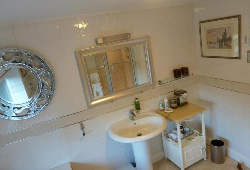 פנסיון Newark Lodge Guest House