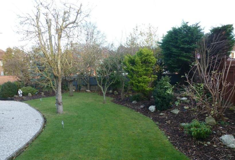 פנסיון Newark Lodge Guest House