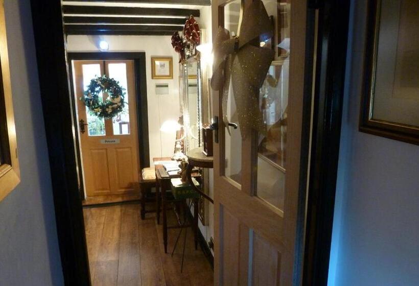 פנסיון Newark Lodge Guest House